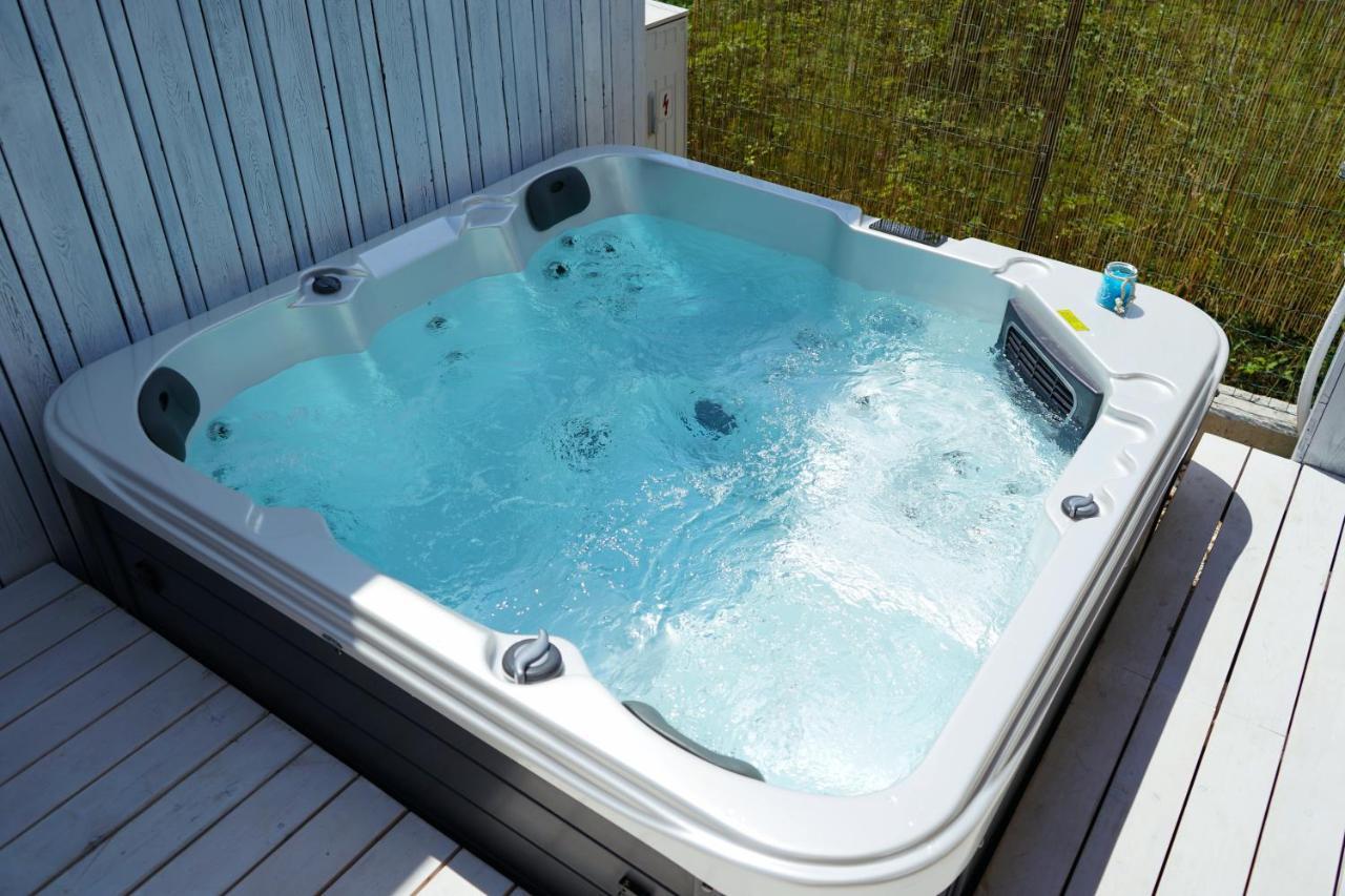 Boutique Style Eco-Beachhouse, Private Jacuzzi Privlaka  Eksteriør billede