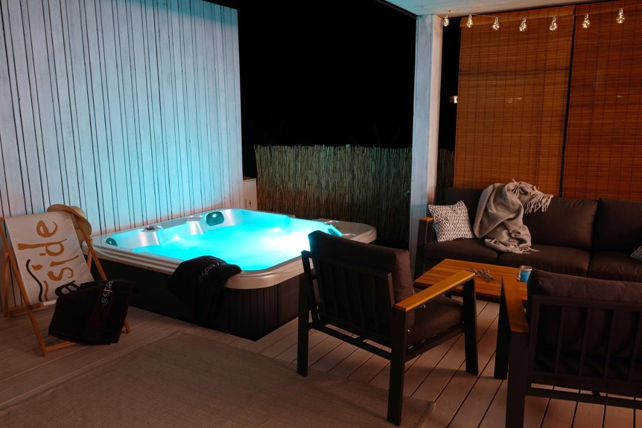 Boutique Style Eco-Beachhouse, Private Jacuzzi Privlaka  Eksteriør billede