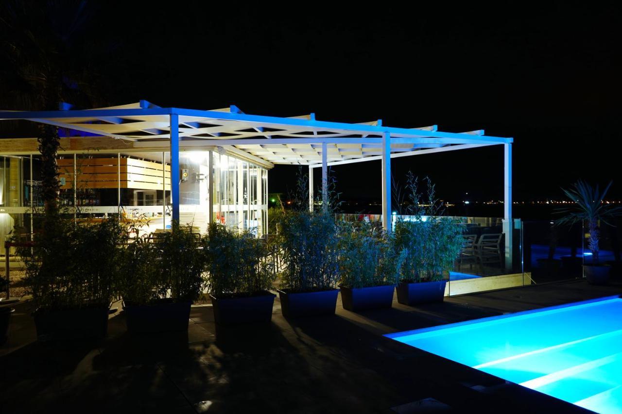 Boutique Style Eco-Beachhouse, Private Jacuzzi Privlaka  Eksteriør billede