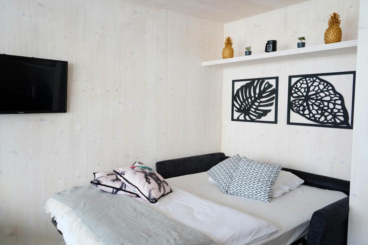 Boutique Style Eco-Beachhouse, Private Jacuzzi Privlaka  Eksteriør billede